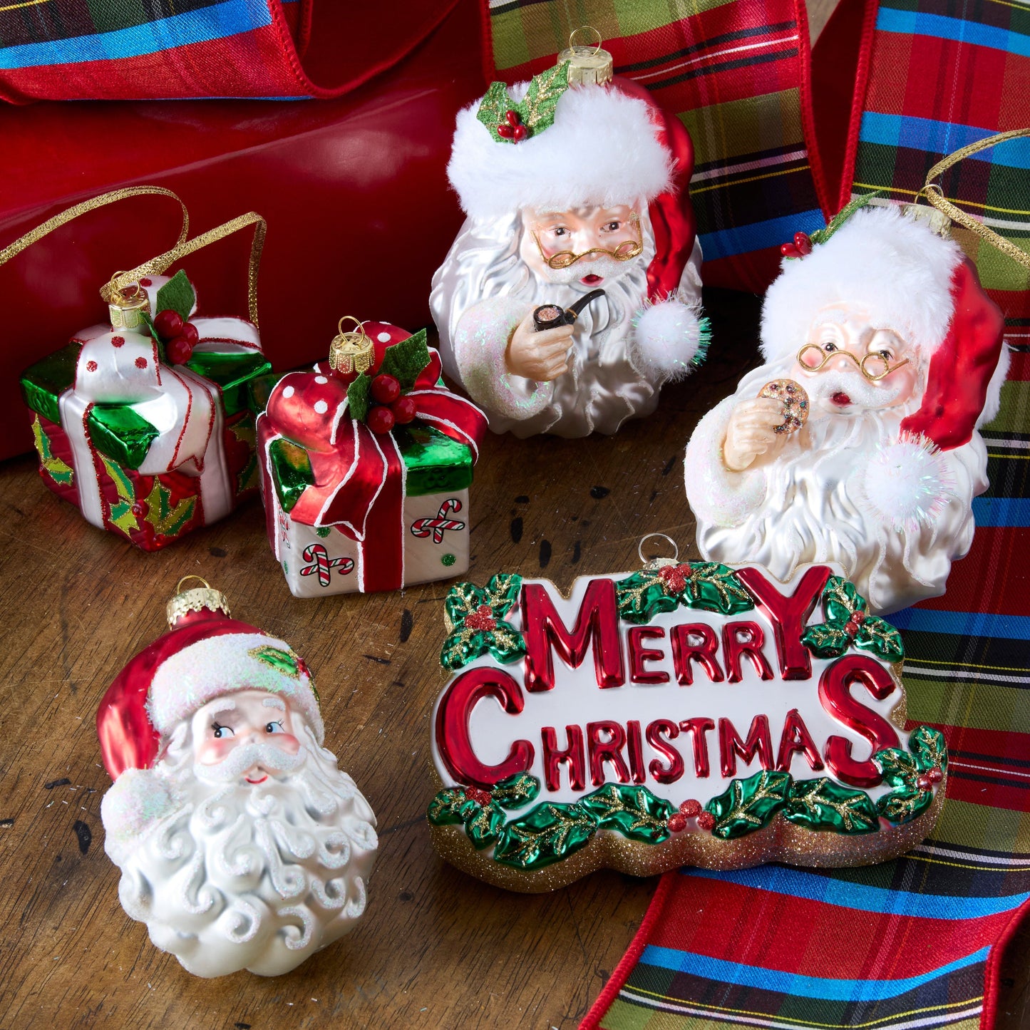 RAZ Imports 5.5" Merry Christmas Sign with Mistletoe Glass Christmas Ornament